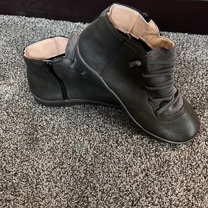 Size 10 Booties *New*